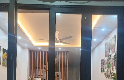 ÁN NHÀ NGÔ THỊ SỸ, HÀ ĐÔNG 70M X 4 TẦNG GIÁ 8.95TY. Ngõ thông tứ tung, chủ nhà đã lắp nội thất đẹp. Tặng lại toàn bộ nội thất.